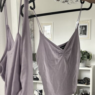 violet top