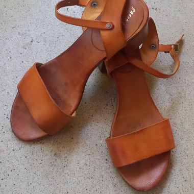 Sandales en cuir marron