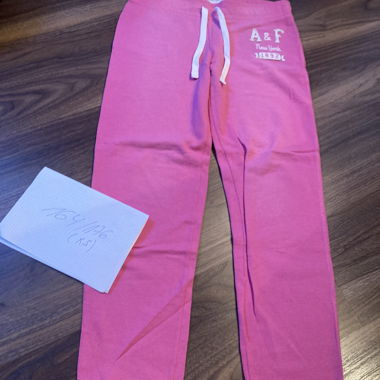 Pantaloni della tuta rosa A&F