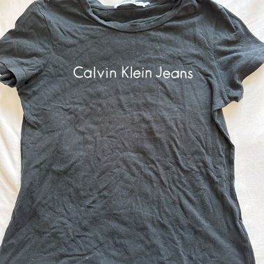 calvin klein jeans t-shirt 🖤