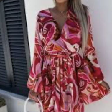 Schönes neues Sommerkleid ohne Etikett