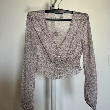 Blusa corta Stradivarius stampata beige M