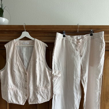 Leinen Ensemble in zartrosa Ton