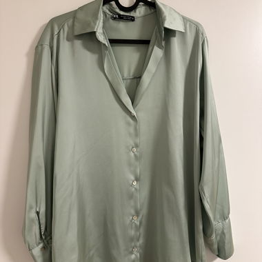 ZARA Satin Bluse hellgruen