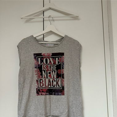 Tshirt love is the new black