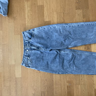baggy Jeans mit backprint 