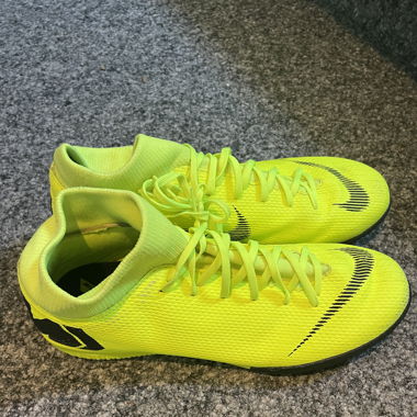 Fussballhallenschuhe Nike Mercurial Gr. 40