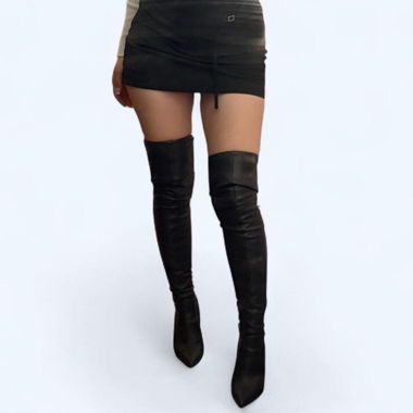 Black heeled boots with block heel