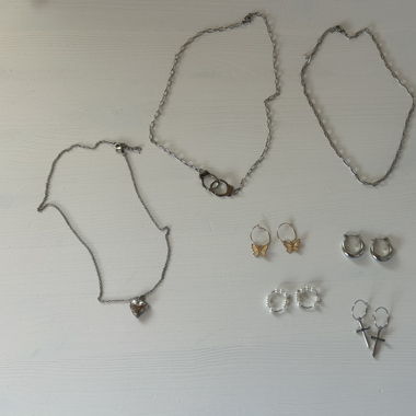 Bijoux Brandy Melville (Boucles d'oreilles, Colliers)
