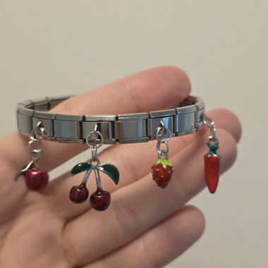 Bracelet Y2K avec breloques :)