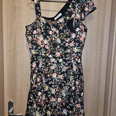 Robe fleurie noire Naf Naf