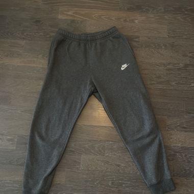 Graue Nike Trainerhosen