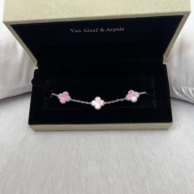Beautiful Van Cleef Bracelet Silver/Pink