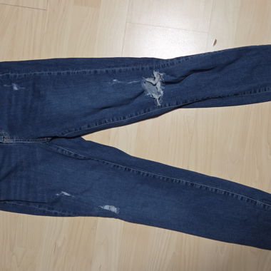 Dunkelblaue Skinny Jeans mit Rissen