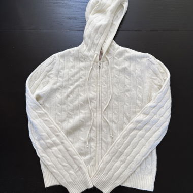 WHITE CABLE KNIT HOODIE JACKET