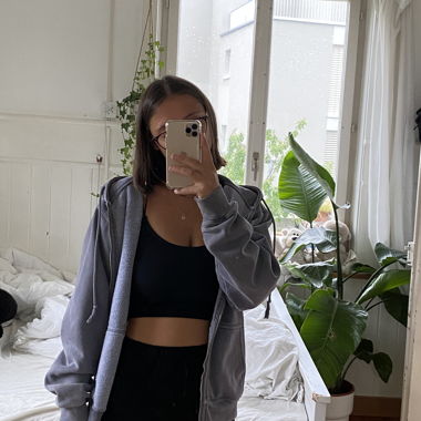 zipper from brandy melville