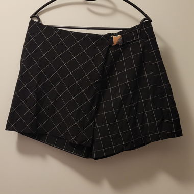 Short a quadri neri