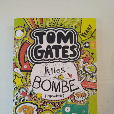 Tom Gates "Alles ist Bombe" Taschenbuch