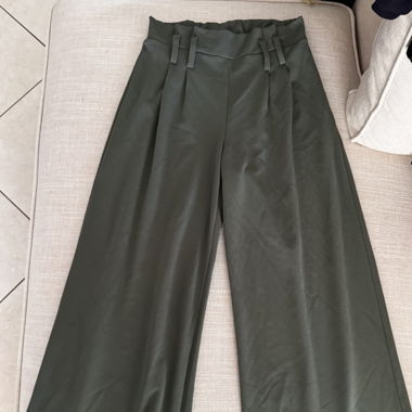 Khaki wide leg trousers/elastic waistband 