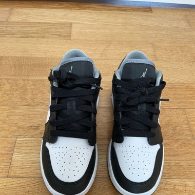 Nike Jordan 1 low schwarz weiß grau