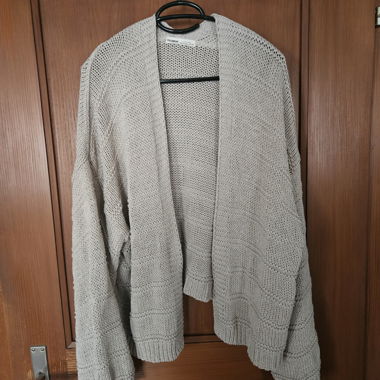 Beige knitted cardigan from Pull&Bear