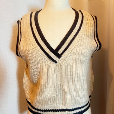 Vintage-Style Quilted Jacket with Contrast Collar