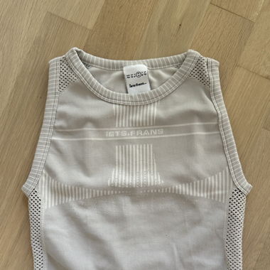 Tank Top Urban Outfitters iets frans