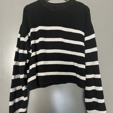 schwarz weiss gestreifter Strickpullover