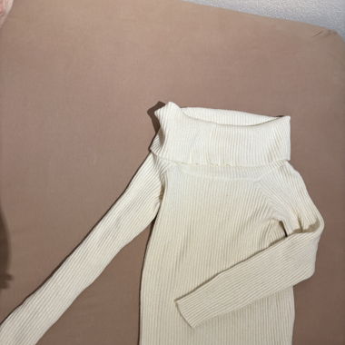 OffShoulder Cremeweiss