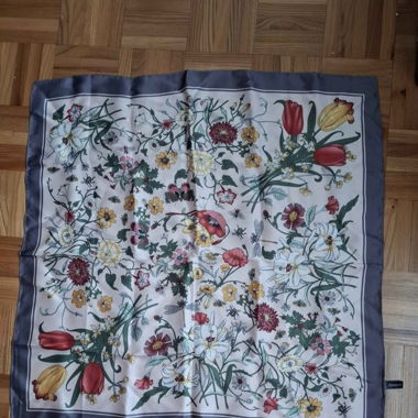 Foulard con fiori e libellule, nuovo