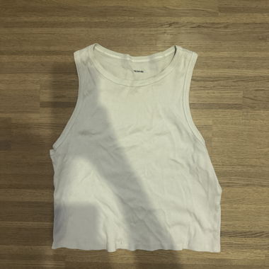 Haut basique blanc sans manches