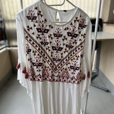 Kleid weiss mit Muster