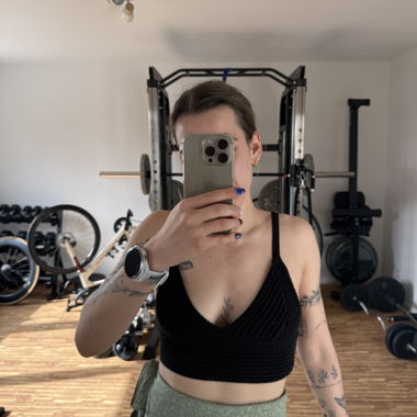 Schwarzes Strick-Crop-Top