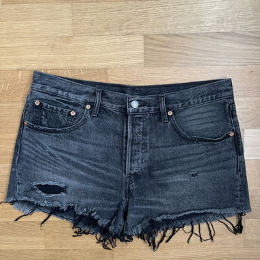 Short Levi’s 501 nero destroyed – Taglia W31