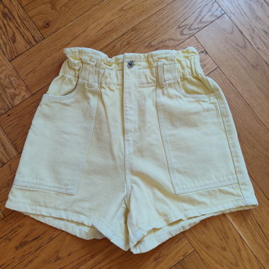 Short in jeans giallo