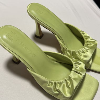 Lime Satin Mules mit Absatz