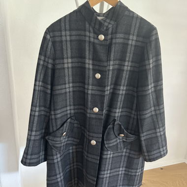 Manteau vintage à carreaux boutonné