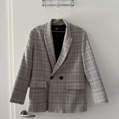 Blazer à carreaux Zara et jupe