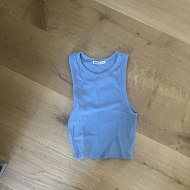 Blaues Top