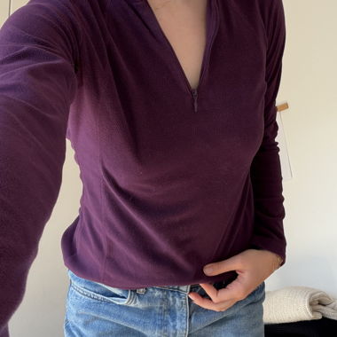Maglione in pile lilla con colletto con zip