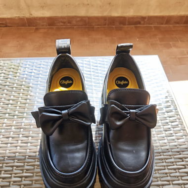 Schwarze Buffalo Slipper mit Plateau