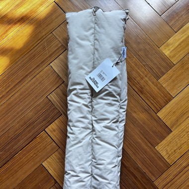 Écharpe couleur beige (sand) neuve 