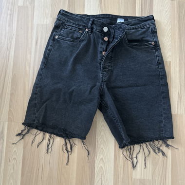 Schwarze Jeansshorts