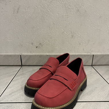 RED SHOES 