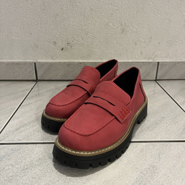RED SHOES 