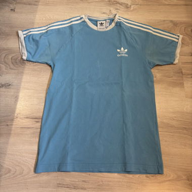 T-shirt Adidas azzurro chiaro