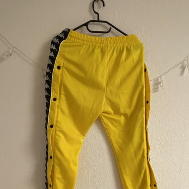 Gelbe Kappa hose