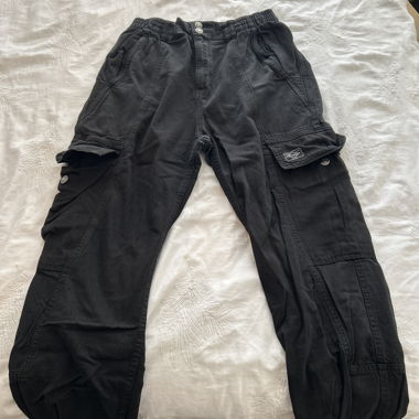 Dunkle Cargo-Hose