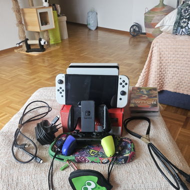 Nintendo switch Oled, jeux, mannette pro, fourre