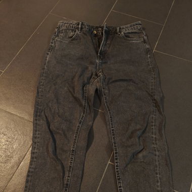 Dunkelgraue Jeans